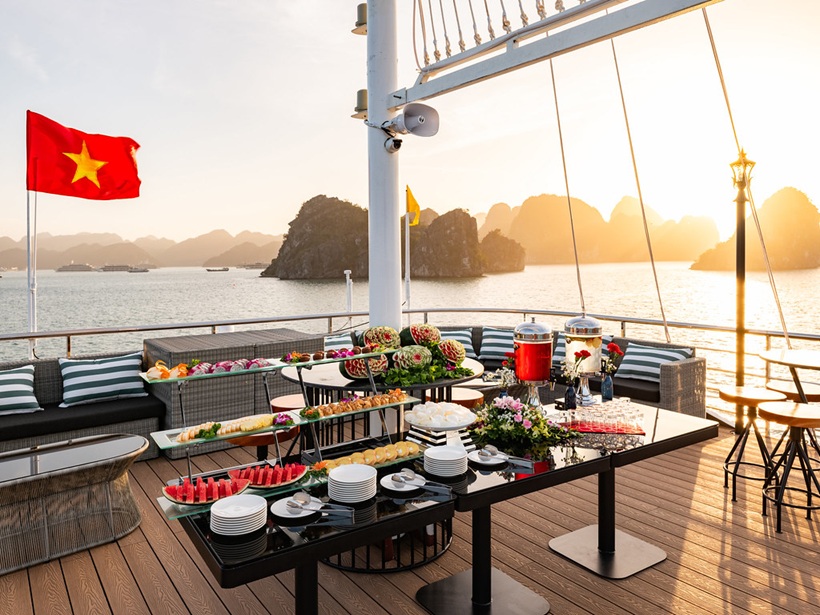 Tour Hạ Long 1 ng&agrave;y 5 sao du thuyền La Casta